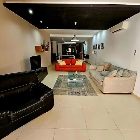 Unique And Location Apartment *