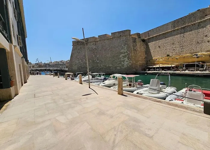 Unique And Location Apartment *